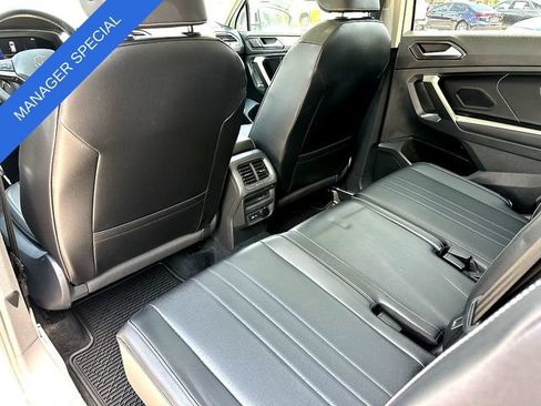 Used 2022 Volkswagen Tiguan SE w/ Panoramic Sunroof Package FWD image 20