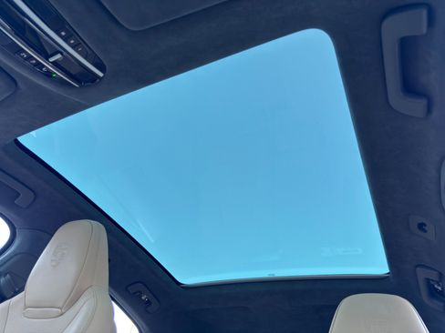 Used 2022 Porsche Cayenne Turbo S image 12