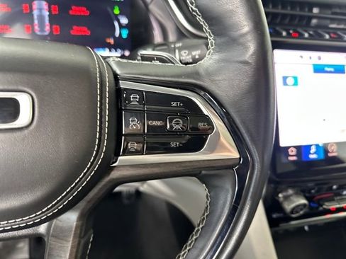 Used 2022 Jeep Grand Cherokee Overland w/ Advanced Protech Group III image 16