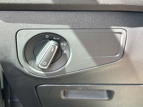 Used 2018 Volkswagen Tiguan SE FWD image 35