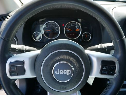 Used 2016 Jeep Compass Latitude w/ All Weather Capability Group AWD/4WD image 24