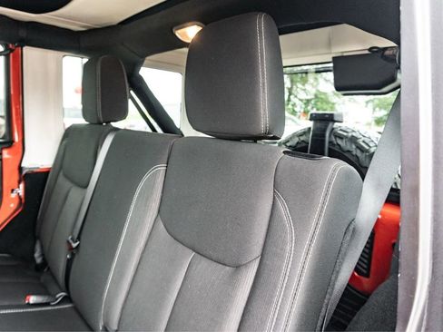 Used 2015 Jeep Wrangler Unlimited Rubicon w/ Connectivity Group AWD/4WD image 26