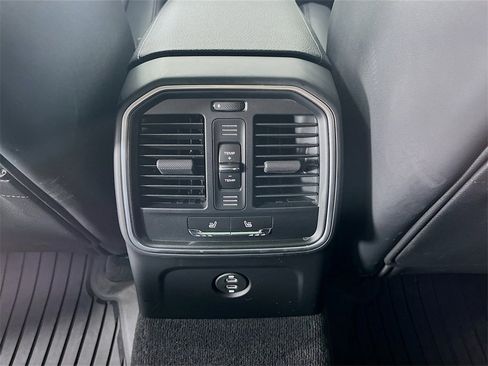 Certified 2025 Porsche Macan image 23