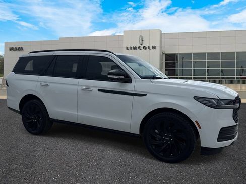 New 2026 Lincoln Navigator Reserve w/ Jet Appearance Package AWD/4WD image 1