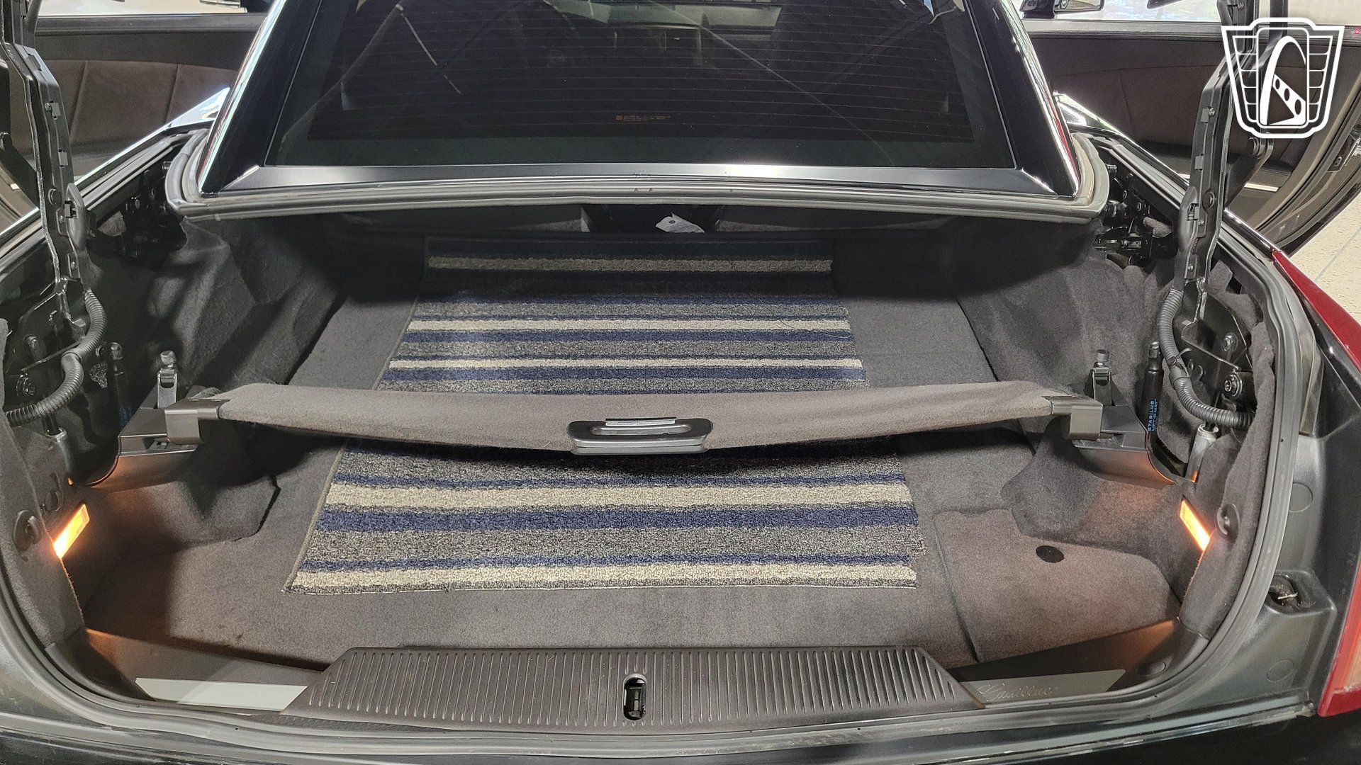 Used 2008 Cadillac XLR V RWD image 18