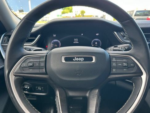 Used 2023 Jeep Grand Cherokee L Limited AWD/4WD image 25