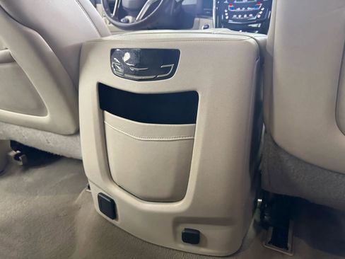 Used 2015 Cadillac Escalade Luxury image 17