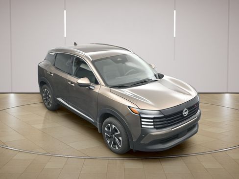 Certified 2025 Nissan Kicks SR FWD image 29