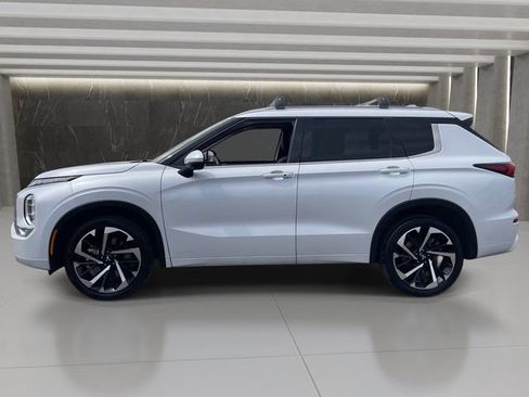 Used 2023 Mitsubishi Outlander SEL FWD image 2