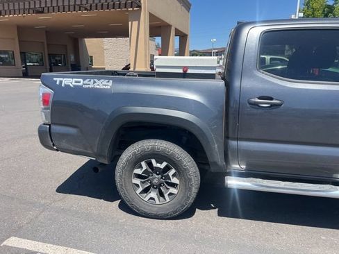 Certified 2022 Toyota Tacoma TRD Off-Road w/ Technology Package AWD/4WD image 9