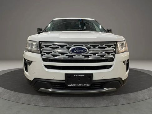 Used 2018 Ford Explorer XLT w/ Equipment Group 202A image 3