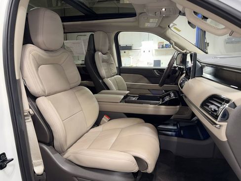 Certified 2023 Lincoln Navigator L Reserve image 28