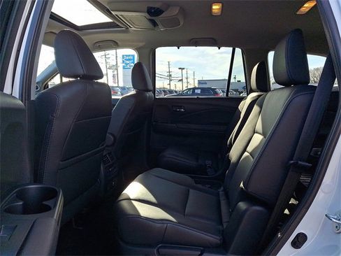 Certified 2022 Honda Pilot Touring image 10