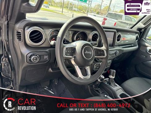 Used 2023 Jeep Gladiator Overland AWD/4WD image 15