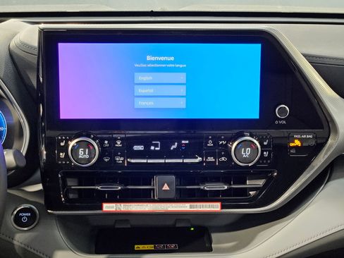 New 2026 Toyota Highlander Platinum AWD/4WD image 17