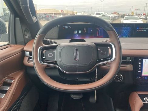 New 2025 Lincoln Navigator Reserve AWD/4WD image 16