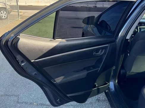 Used 2018 Toyota Corolla LE FWD image 18
