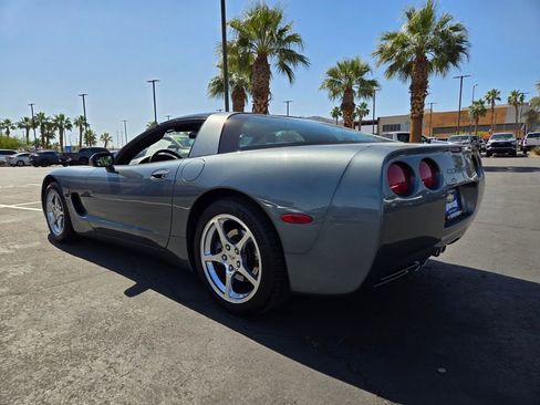 Used 2004 Chevrolet Corvette Coupe w/ Roof Package RWD image 4