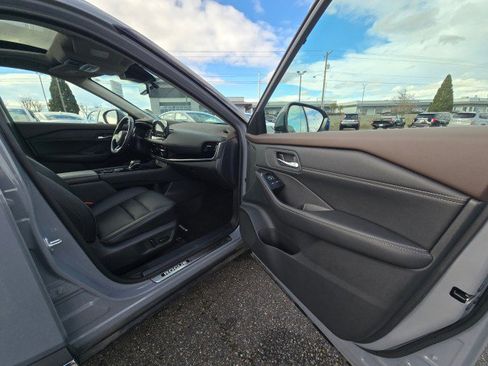 Used 2023 Nissan Rogue SL w/ SL Premium Package image 11
