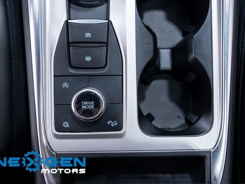 Used 2023 Ford Explorer Platinum w/ Technology Package image 16