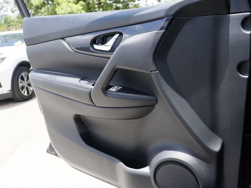 Used 2020 Nissan Rogue SV FWD image 18