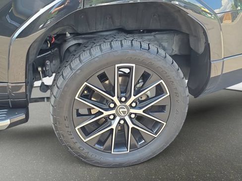Used 2024 Lexus GX 550 w/ Accessory Package (2T) AWD/4WD image 37