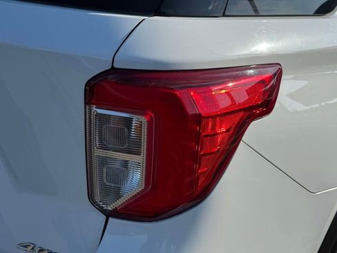 Used 2021 Ford Explorer XLT image 14