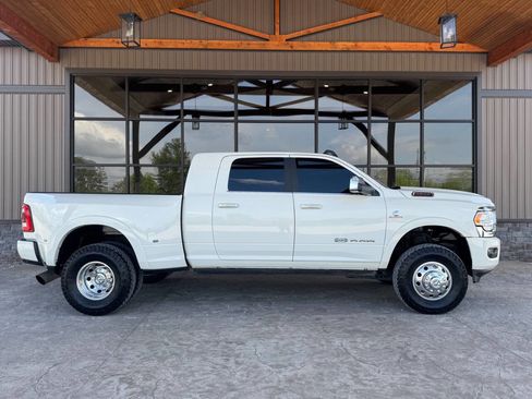 Used 2022 RAM 3500 Limited AWD/4WD image 12