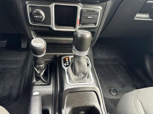 Used 2018 Jeep Wrangler Unlimited Sport image 21