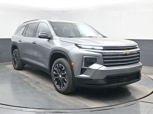 New 2026 Chevrolet Traverse LT FWD image 2