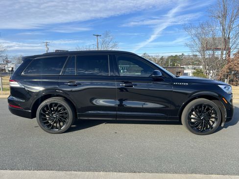 Used 2023 Lincoln Aviator Reserve w/ Equipment Group 201A image 9