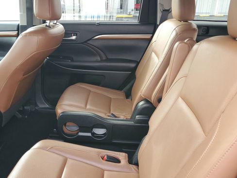 Used 2019 Toyota Highlander Limited image 9