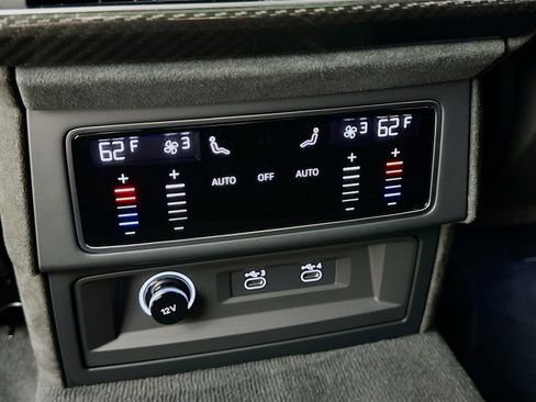 Used 2025 Lamborghini Urus SE AWD/4WD image 39