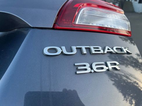 Used 2017 Subaru Outback 3.6R Limited AWD/4WD image 23