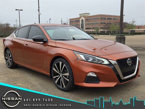 Used 2022 Nissan Altima 2.5 SR image 1