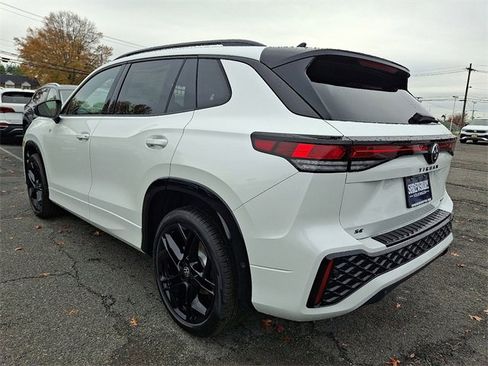 New 2026 Volkswagen Tiguan SE R-Line image 3