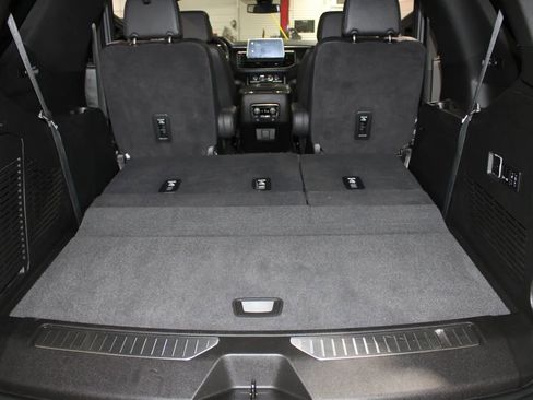 Used 2022 Chevrolet Tahoe Z71 w/ Luxury Package AWD/4WD image 6