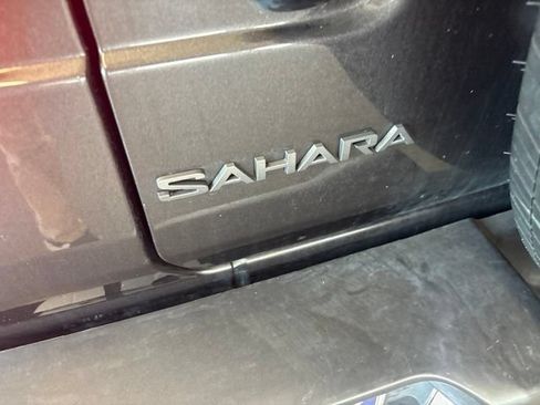 Used 2025 Jeep Wrangler Unlimited Sahara AWD/4WD image 15