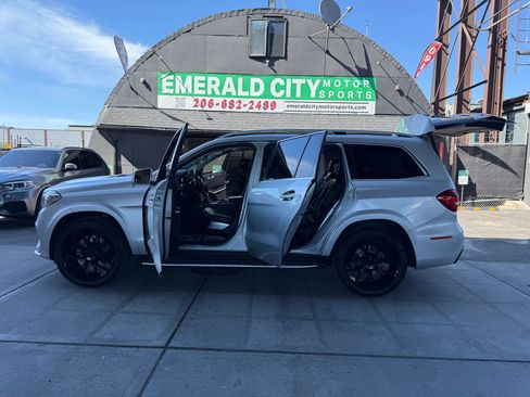 Used 2017 Mercedes-Benz GLS 550 4MATIC image 9