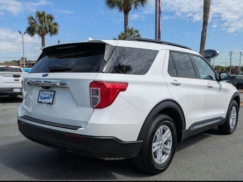 Used 2024 Ford Explorer XLT image 18