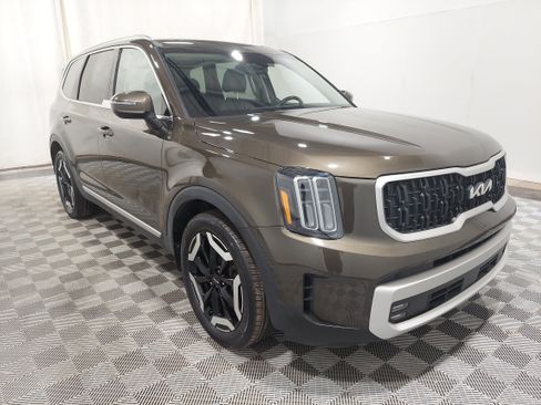 Used 2023 Kia Telluride AWD image 4
