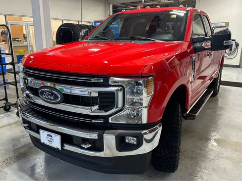 Used 2022 Ford F350 XLT w/ XLT Premium Package image 2