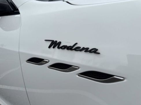 Used 2023 Maserati Ghibli Modena image 11