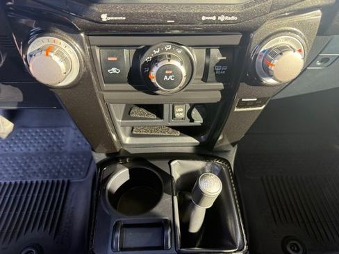 Used 2019 Toyota 4Runner TRD Off-Road AWD/4WD image 29