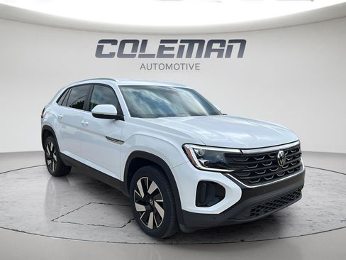 Used 2024 Volkswagen Atlas Cross Sport SE FWD image 2