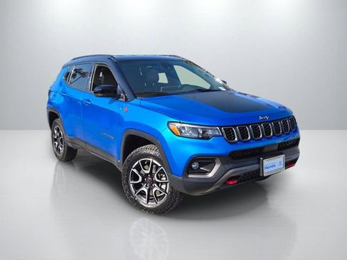 Used 2025 Jeep Compass Trailhawk AWD/4WD image 1