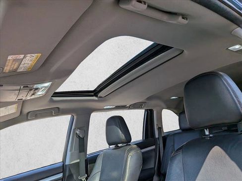 Used 2017 Toyota Highlander XLE w/ Carpet Mat Package AWD/4WD image 10