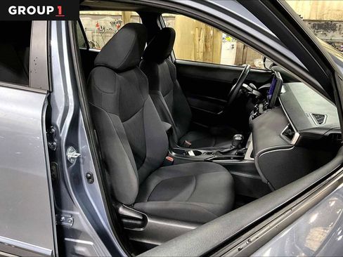 Used 2023 Toyota Corolla Cross LE w/ Moonroof Package image 9