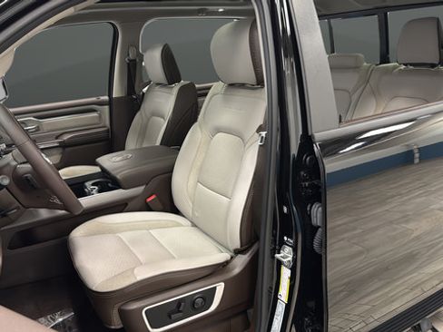 Used 2025 RAM 1500 Laramie AWD/4WD image 9