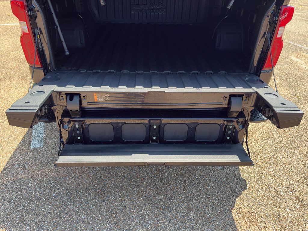 Used 2023 Chevrolet Silverado 1500 High Country w/ Technology Package AWD/4WD image 7
